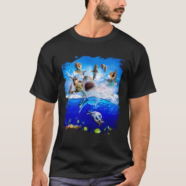 Camiseta Cat riding shark in the ocean on the beach (Frente)