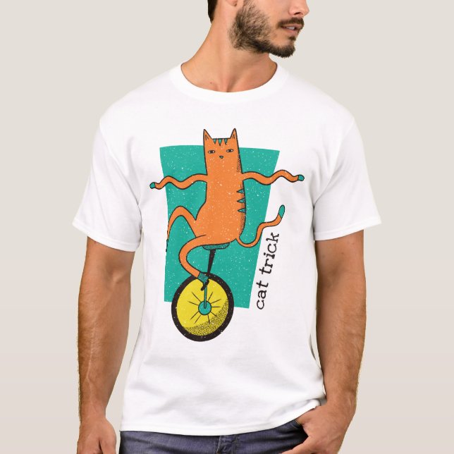 Camiseta Cat Trick Enny Tabby Cat Dirigindo um Unicamp (Frente)