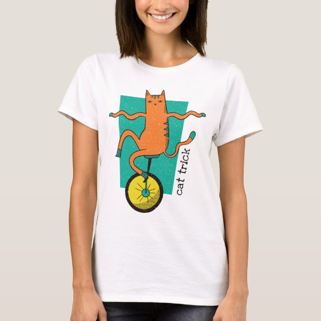 Camiseta Cat Trick Enny Tabby Cat Dirigindo um Unicamp (Frente)