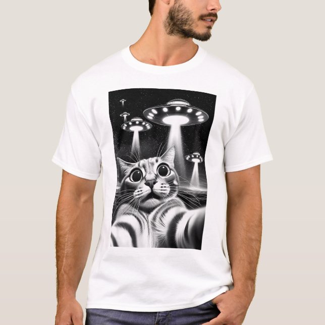 Camiseta Cat Ufo Engraçado Invasão Memória RetroAlienígena  (Frente)