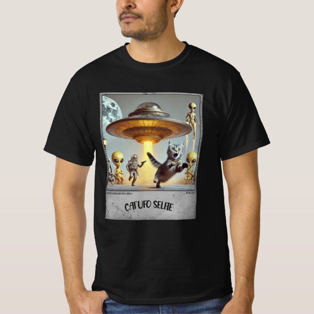 Camiseta Cat UFO Selfie: Gatinho assustado (t-shirt humana) (Frente)
