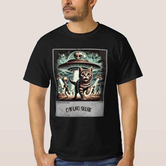 Camiseta Cat UFO Selfie: Gatinho assustado (t-shirt humana) (Frente)