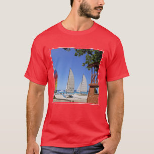 Camiseta Catamarãs e suporte do Lifeguard na praia