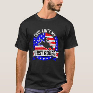 Camiseta Caubói - Não é Meu Primeiro Rodeio Engraçado Caval