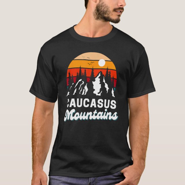 Camiseta Cáucaso Montanhas do Exterior do Caminho Retro Sou (Frente)