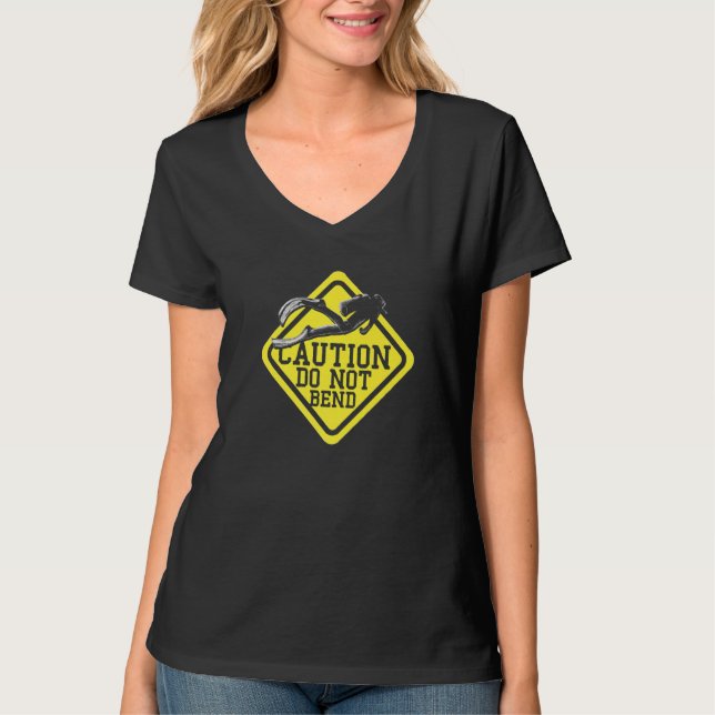 Camiseta Caution Do Not Bend  Scuba Diving Underwater  Free (Frente)