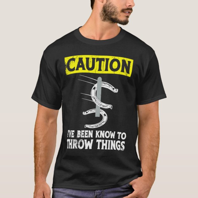 Camiseta Caution i've been known to throw things horseshoe  (Frente)