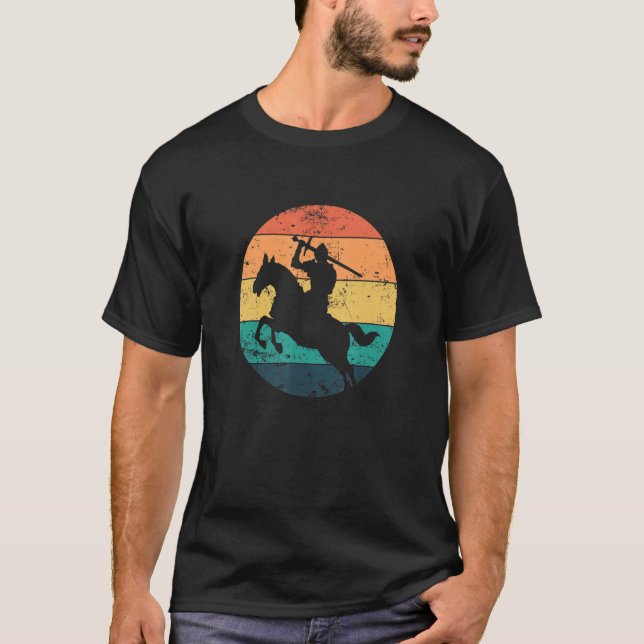Camiseta Cavaleiro Com Espada Num Cavalo (Frente)