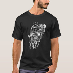 CAMISETA CAVALEIRO DIVERTIDO EM ARMADURA  ELMO COM CHIFRES 