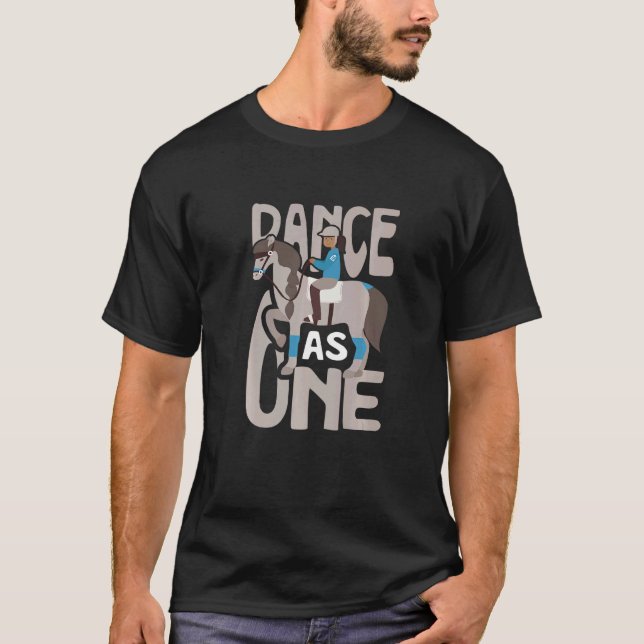 Camiseta Cavalgada de Dressage Dança como Um (Frente)