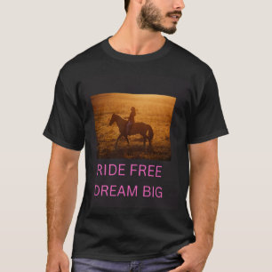 Camiseta Cavalgar Livre, Sonhe Grande Cavaleiro Pôr do Sol
