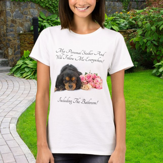 Camiseta Cavalier King Charles Com Rosa Personal Stalker (Criador carregado)