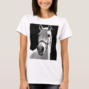 Camiseta Cavalo Branco Negro Fechado na Noite