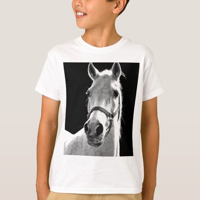 Camiseta Cavalo Branco Negro Fechado na Noite (Frente)