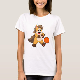 Camiseta Cavalo como jogador de futebol com bola de futebol