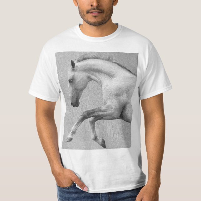 Camiseta Cavalo Curveado Galinha Branca Moderna Modelo (Frente)
