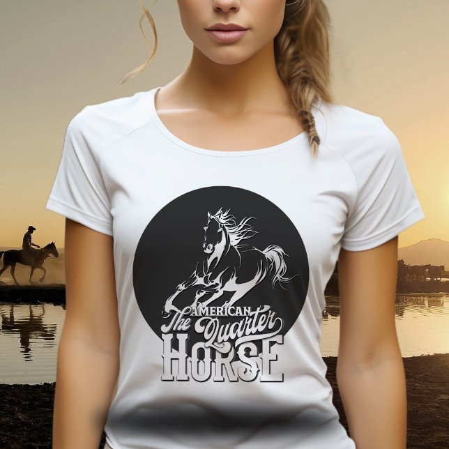 Camiseta Cavalo Quarto Americano Cowgirl selvagem oeste oes (American quarter horse design. Cowgirl, wild west, western graphic design, running horse.)