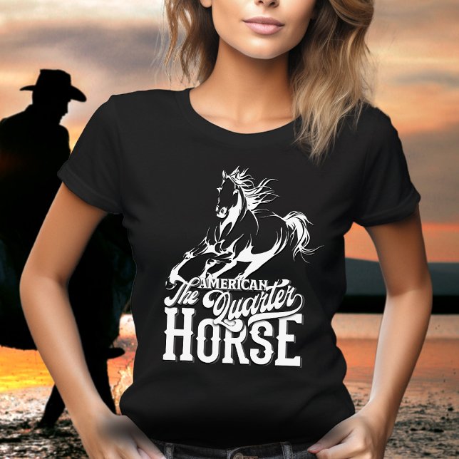 Camiseta Cavalo Quarto Americano Cowgirl selvagem oeste oes (American quarter horse design. Cowgirl, wild west, western graphic design, running horse.)