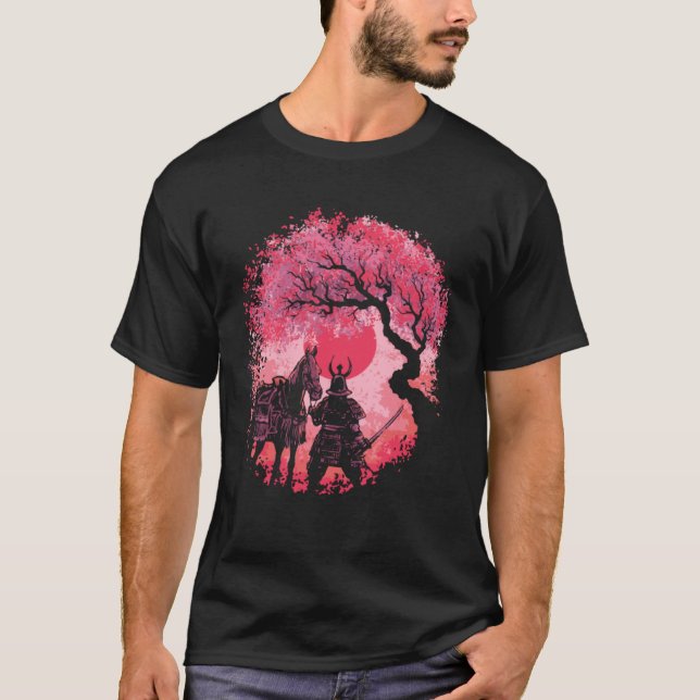 Camiseta Cavalo Samurai Japonês e Lua Vermelha Roupas e M (Frente)