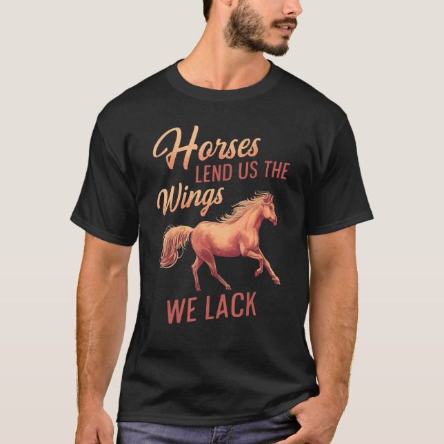 Camiseta Cavalos De Mens Nos Emprestaram As Asas Que Não Te (Frente)