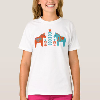 Camiseta Cavalos e Flores de Arte Foliar Escandinava