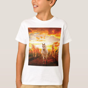 Camiseta Cavalos no travesseiro decorativo do pôr do sol