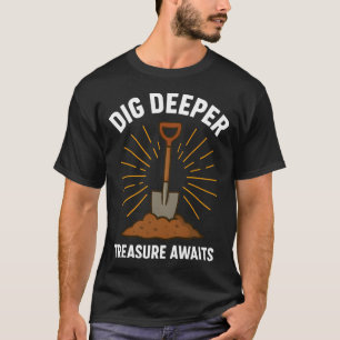 Camiseta Cave Mais Fundo Tesouro Espera Detecção de Metal