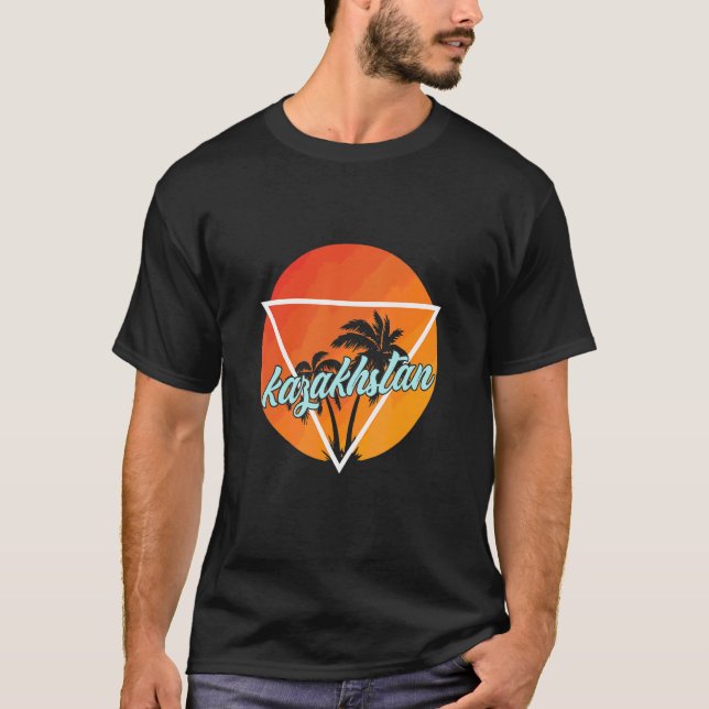 Camiseta Cazaquistão Triângulo em Forma de Sol Com Palmeira (Frente)