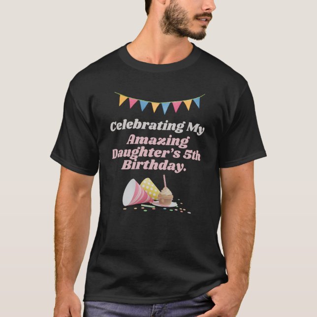 Camiseta Celebrando o aniversário da 5 da minha filha incrí (Frente)
