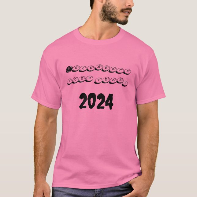 Camiseta Celebrar Seus Anos 2024 Tee: Abraçar Alegria, Cria (Frente)