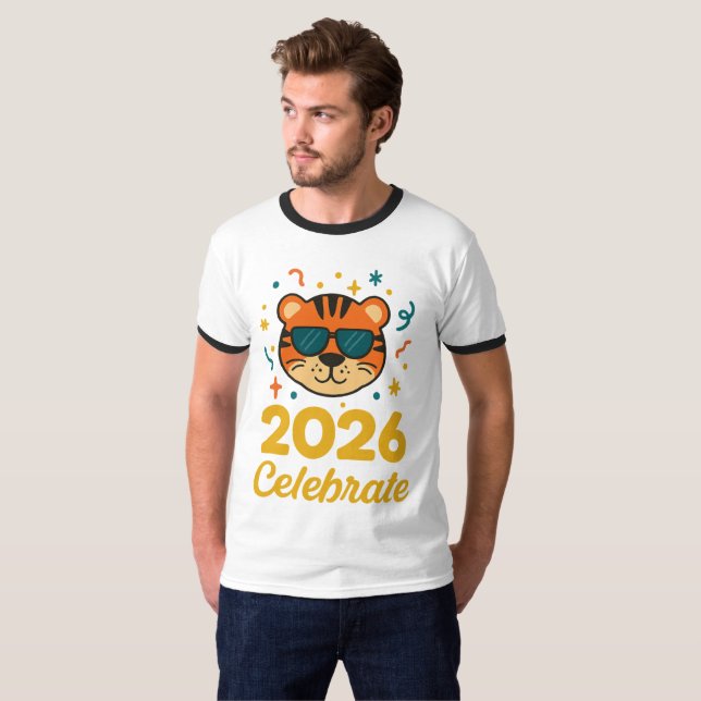 Camiseta Celebrate 2026 in Style - Tiger T-Shirt (Frente Completa)