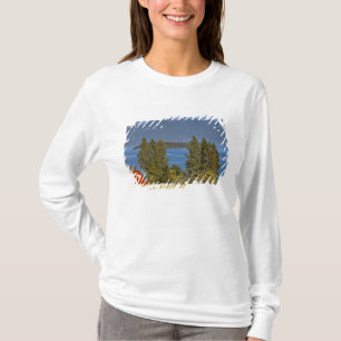 Camiseta Celeiro vermelho fica ao longo do pitoresco Flathe