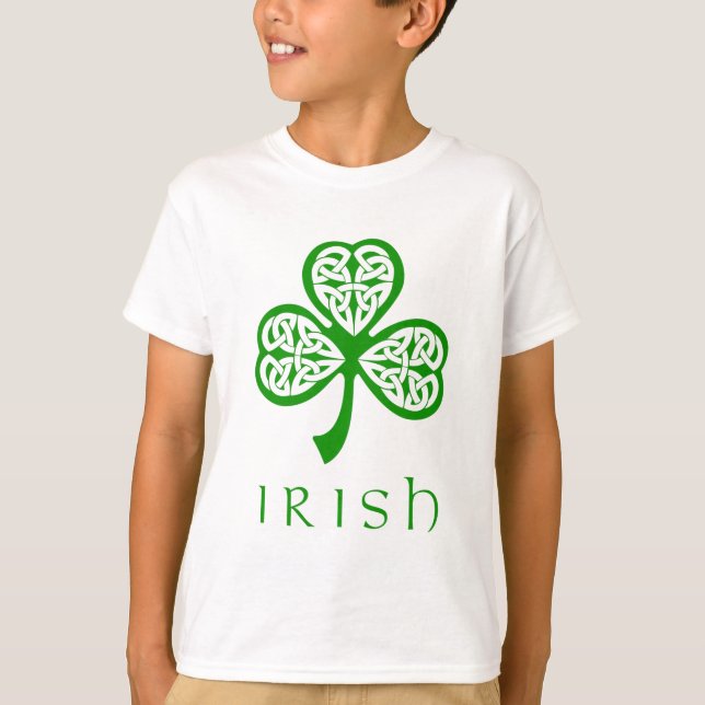 Camiseta Celtic Knot Shamrock sobre texto irlandês (Frente)