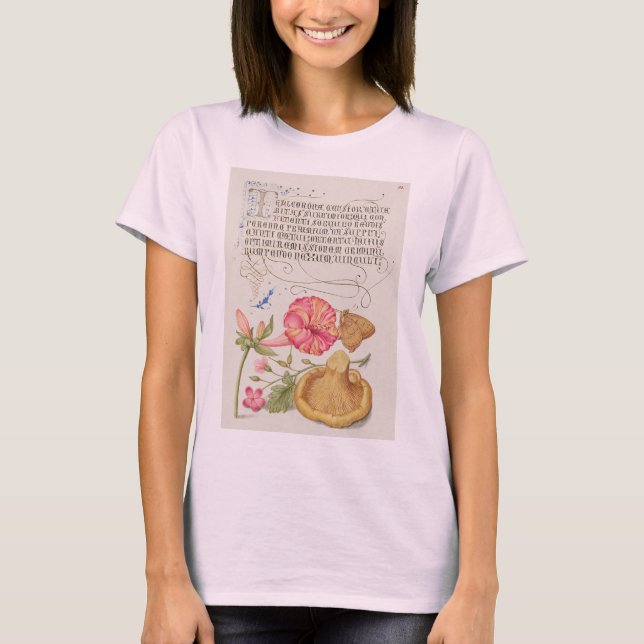 Camiseta Cena de jardim com flores, borboleta e cogumelo (Frente)