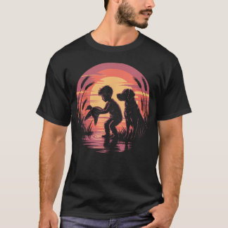 Camiseta Cena do Pato no Pântano ao Pôr do Sol com Labrador