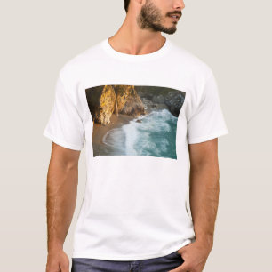 Camiseta Cenário McWay Falls desaba na praia e