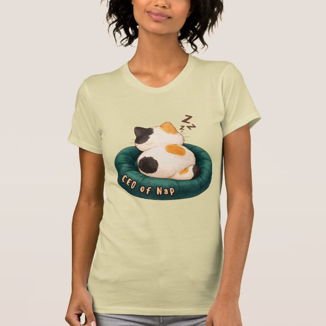 Camiseta "CEO da Soneca" Gato Dormindo no Sofá (Frente)