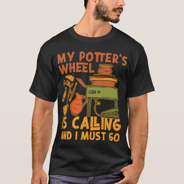 Camiseta Cerâmica de Potéria A Roda da Minha Potter Está Li (Frente)