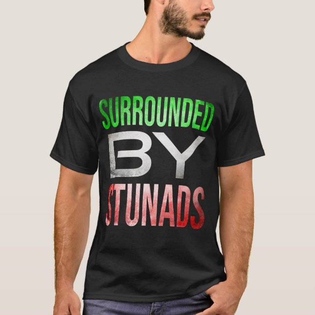 Camiseta Cercados por Stunads Engraçados italianos (Frente)