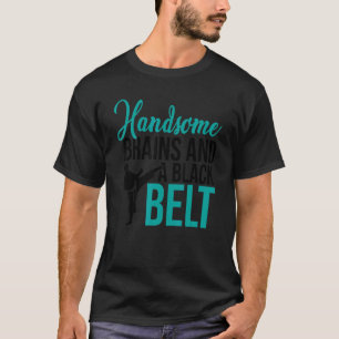 Camiseta Cérebros Bonitos Clássicos E Um Lutador De Karatê
