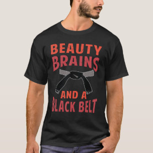 Camiseta Cérebros De Bela E Cinturão Negro - Garota Caratê