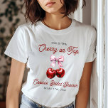 Camiseta Cereja Moderna no Chá de panela Rosa Superior<br><div class="desc">Mostre seu espírito de chá de panela com nossa moderna cereja no Chá de panela cor-de-rosa com T-Shirt. Esta na moda apresenta um design de cereja lúcido, acentuado por um delicado arco rosa, misturando perfeitamente diversão com elegância. É a escolha ideal para a futura noiva, para a sua festa de...</div>