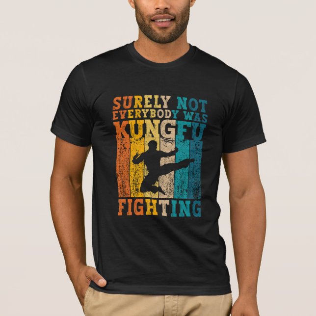 Camiseta Certamente Nem Todos Eram Kung Fu Lutando Karate (Frente)