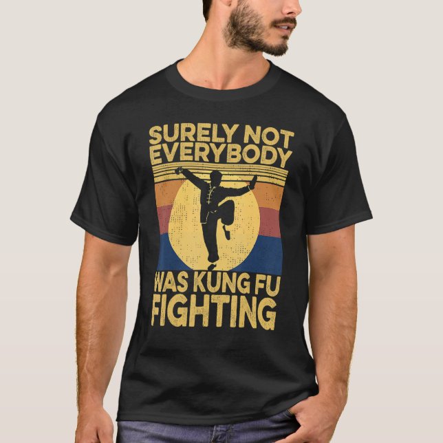 Camiseta Certamente Nem Todos Eram Kung Fu Lutando Kung Fu (Frente)