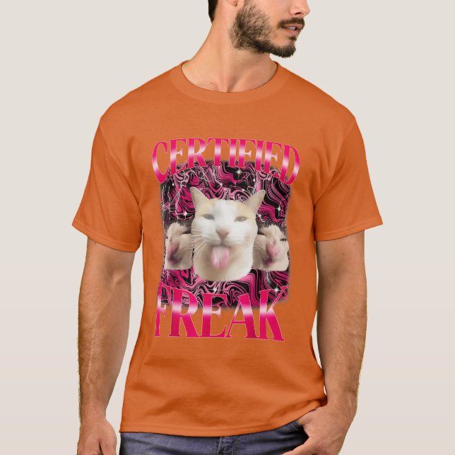 Camiseta CERTIFIED FREAK Funny Cat Meme x 3 Weird and Quirk (Frente)
