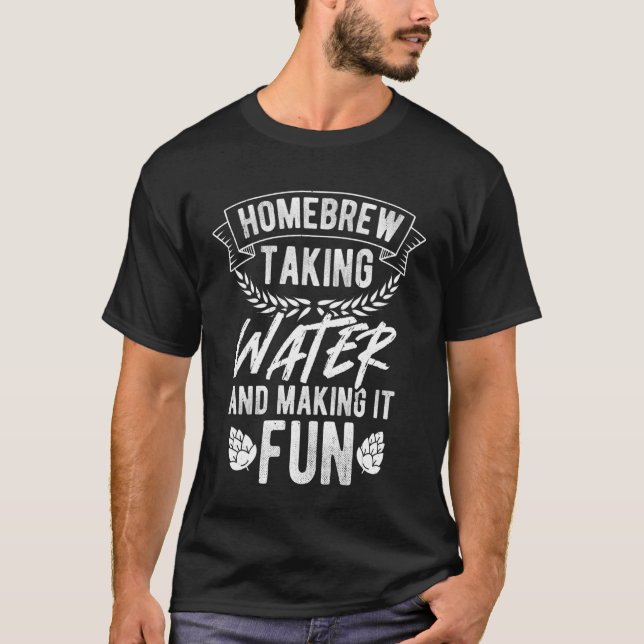 Camiseta Cerveja Caseira Pegando Água e Tornando-a Divertid (Frente)
