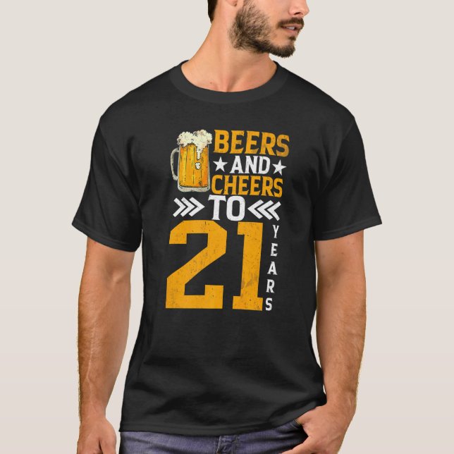 Camiseta Cervejas De aniversário de 21 anos E Vestes Até 21 (Frente)
