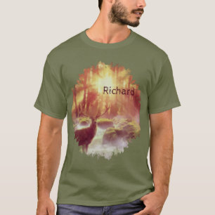 Camiseta Cervo na Floresta Nebulosa ao Nascer do Sol Dourad