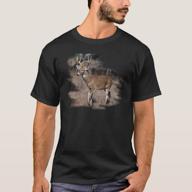 Camiseta Cervos de Whitetail no campo (Frente)