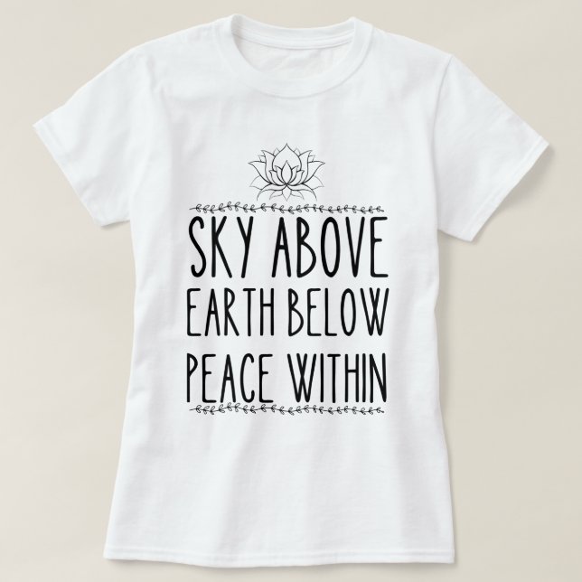 Camiseta céu acima da terra abaixo da paz em ioga engraçado (Frente do Design)